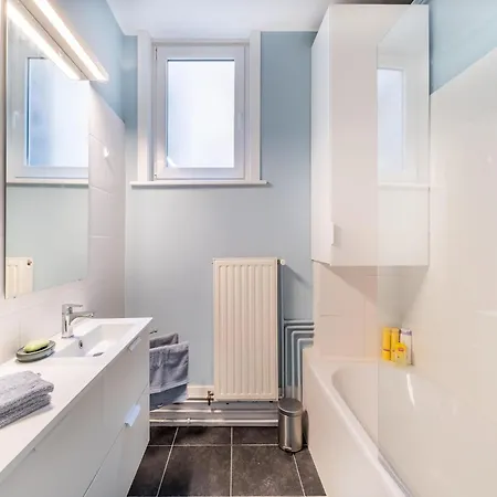 In Belgium Near The Beach, Cleaning Included * קוקסיידה