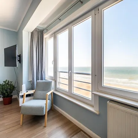 In Belgium Near The Beach, Cleaning Included דירה